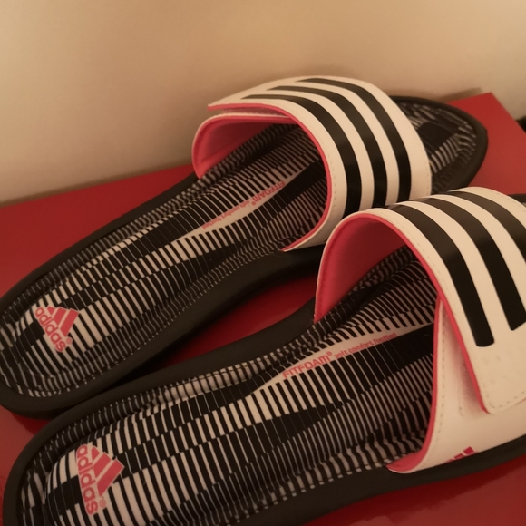 Adidas sandals slippers - Picture 6 of 9